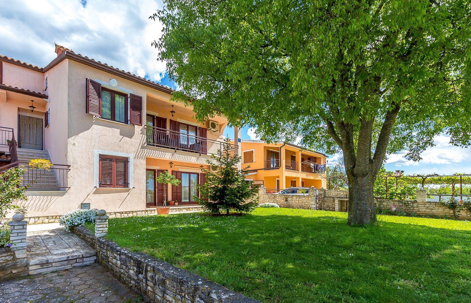 Ferienwohnung Mit Wlan, Klima, Parkplatz, Grill Und Grossem Garten Zum Fussball Spielen Gajana Exterior foto