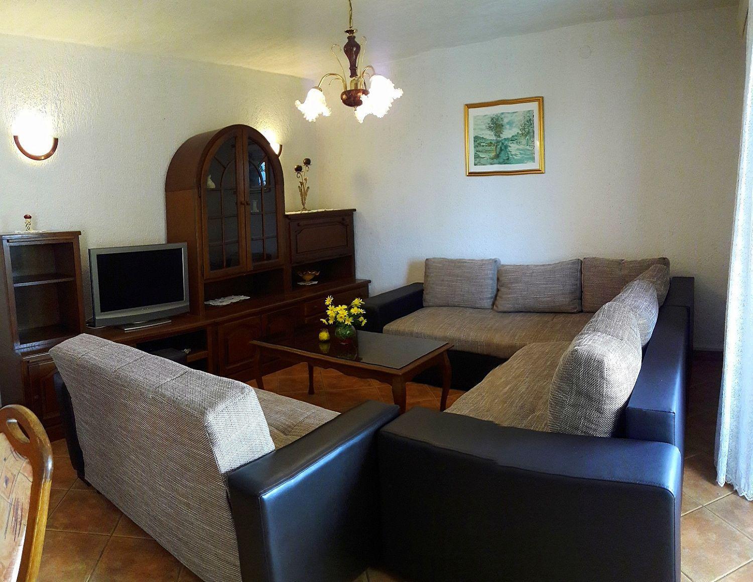Ferienwohnung Mit Wlan, Klima, Parkplatz, Grill Und Grossem Garten Zum Fussball Spielen Gajana Exterior foto