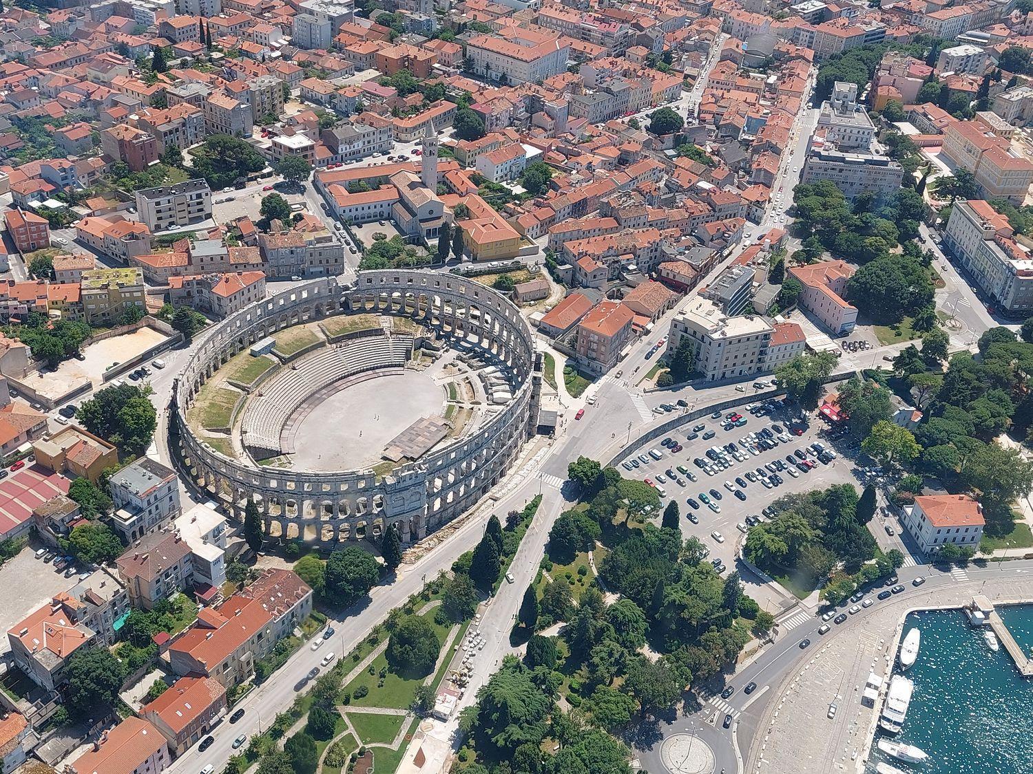 Ferienwohnung Mit Wlan, Klima, Parkplatz, Grill Und Grossem Garten Zum Fussball Spielen Gajana Exterior foto